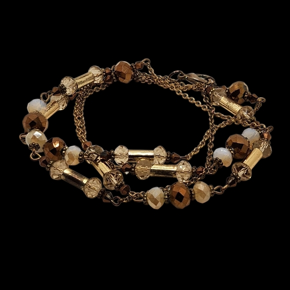 Women's Beaded Bugal Necklace On A Gold Tone Chain. - Picture 2 of 6